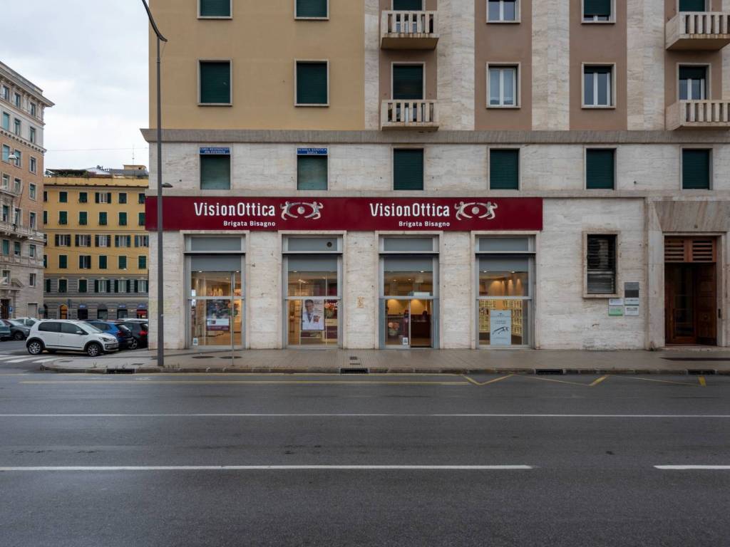 negozio in affitto a Genova in zona Foce