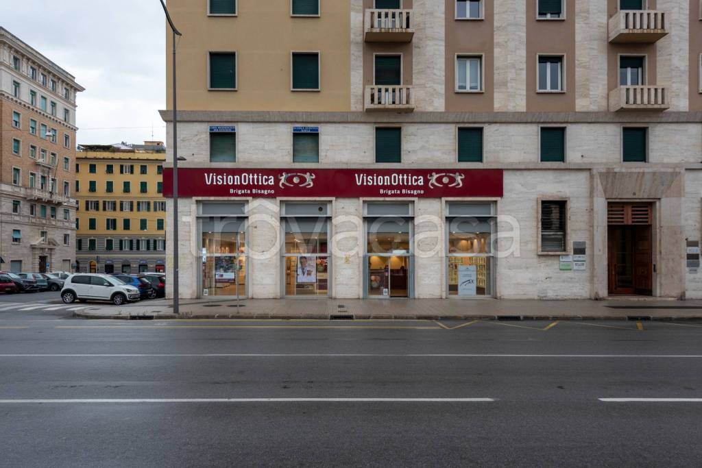 negozio in affitto a Genova in zona Foce