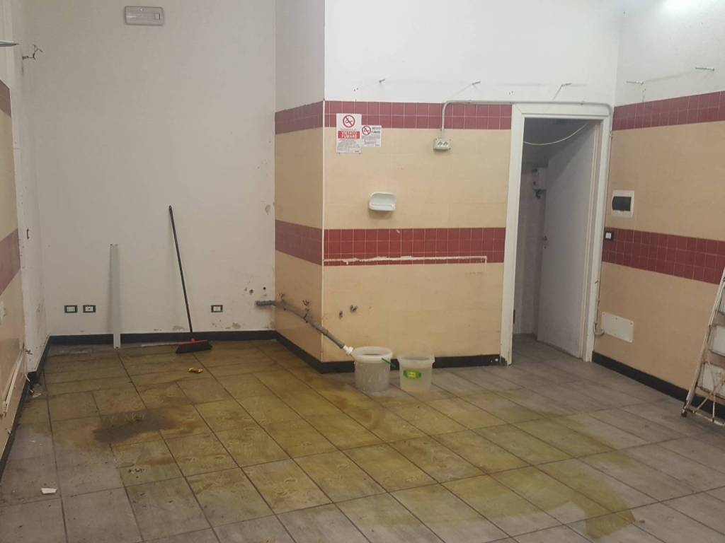 negozio in affitto a Genova in zona Sottoripa / Maddalena / Molo