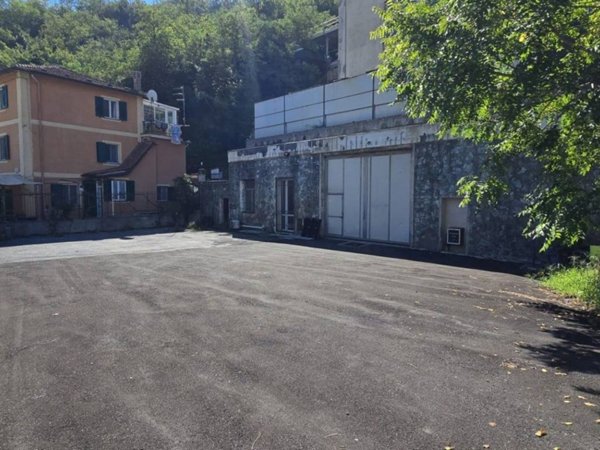 locale commerciale in affitto a Genova in zona Molassana