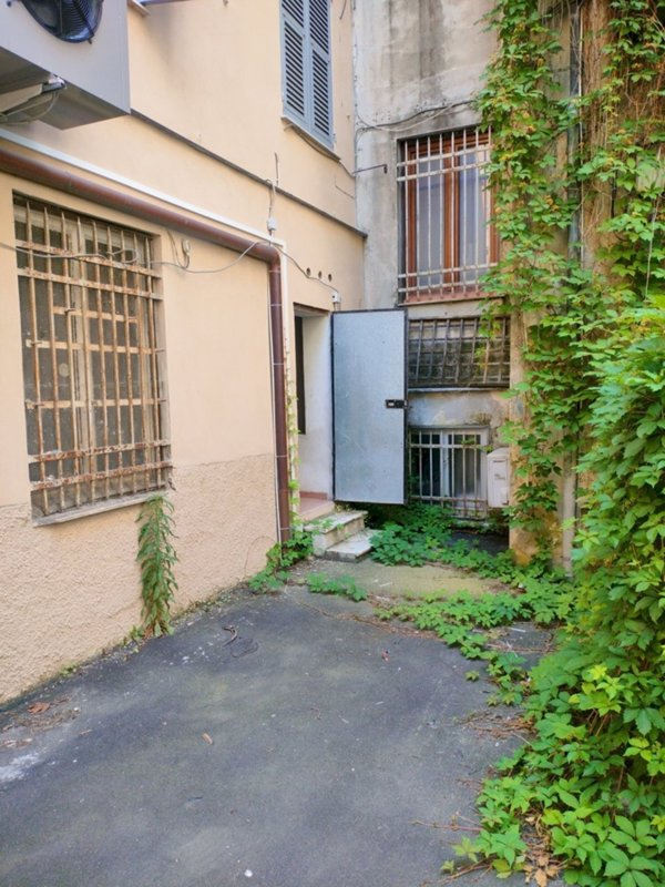 locale di sgombero in affitto a Genova