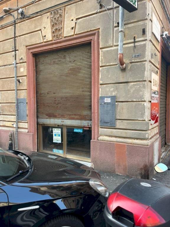 negozio in affitto a Genova