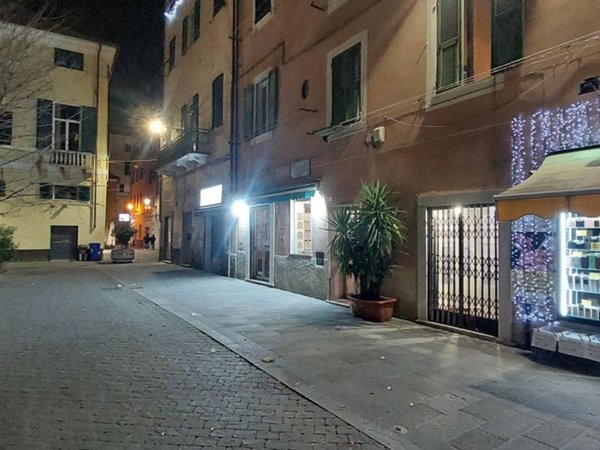negozio in affitto a Genova in zona Sestri Ponente