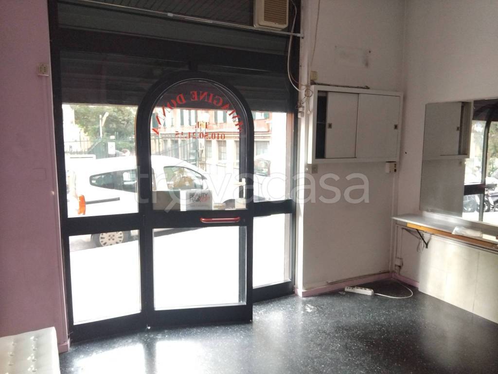 negozio in affitto a Genova in zona San Fruttuoso