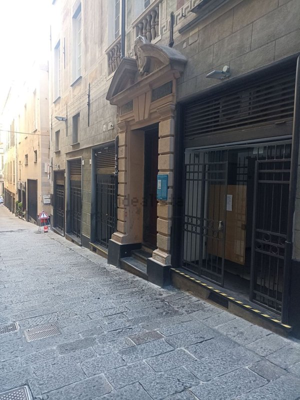 locale commerciale in affitto a Genova in zona Sottoripa / Maddalena / Molo
