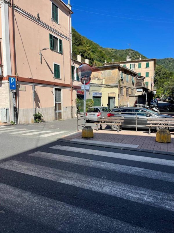 locale commerciale in affitto a Genova in zona Molassana