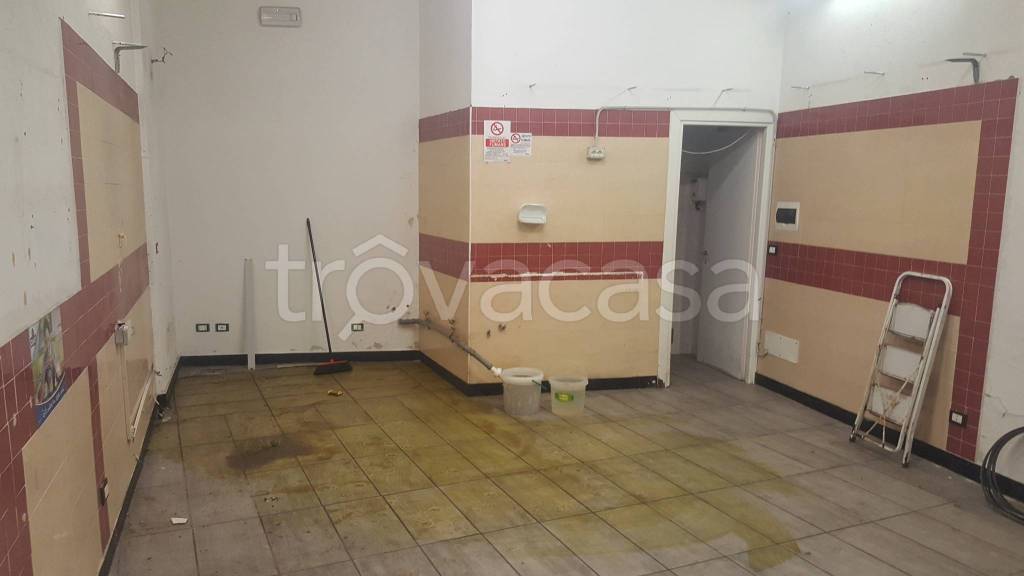 negozio in affitto a Genova in zona Sottoripa / Maddalena / Molo