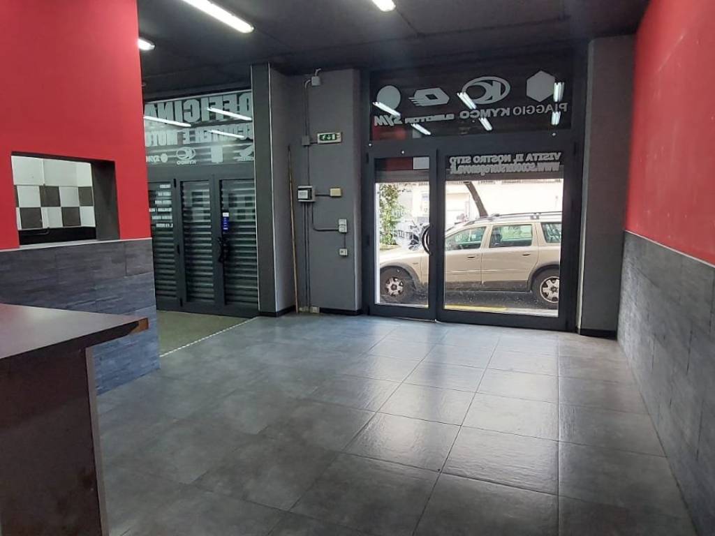 negozio in affitto a Genova in zona Foce