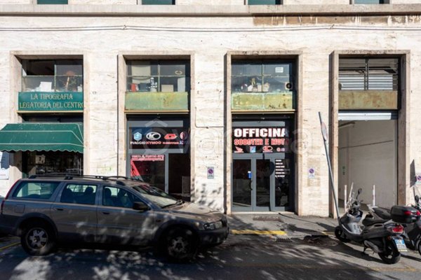 negozio in affitto a Genova in zona Foce