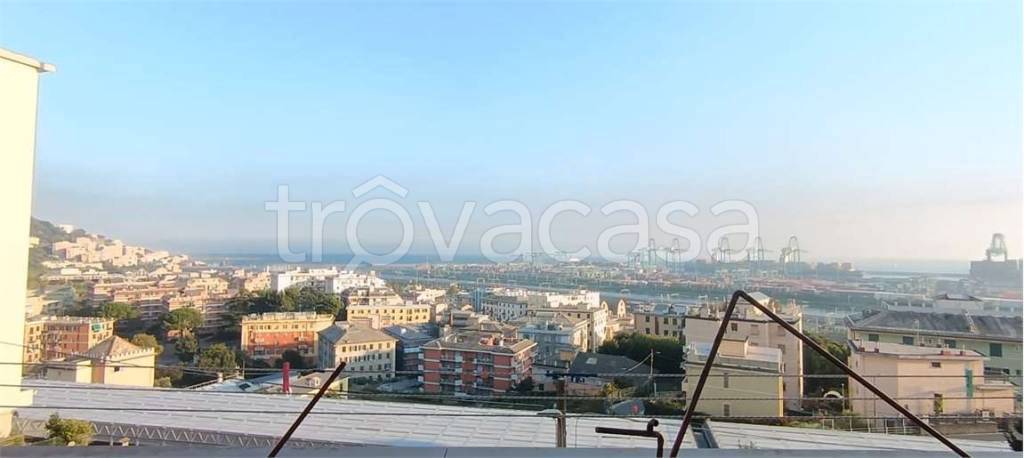 appartamento in affitto a Genova in zona Palmaro / Pra'