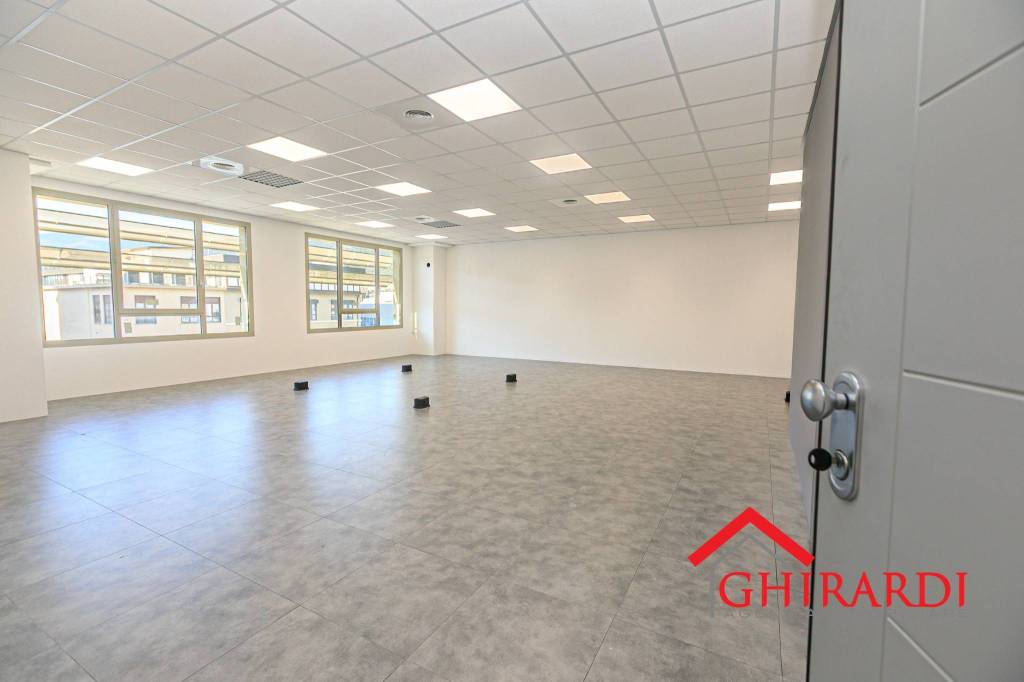 ufficio in affitto a Genova in zona Sestri Ponente