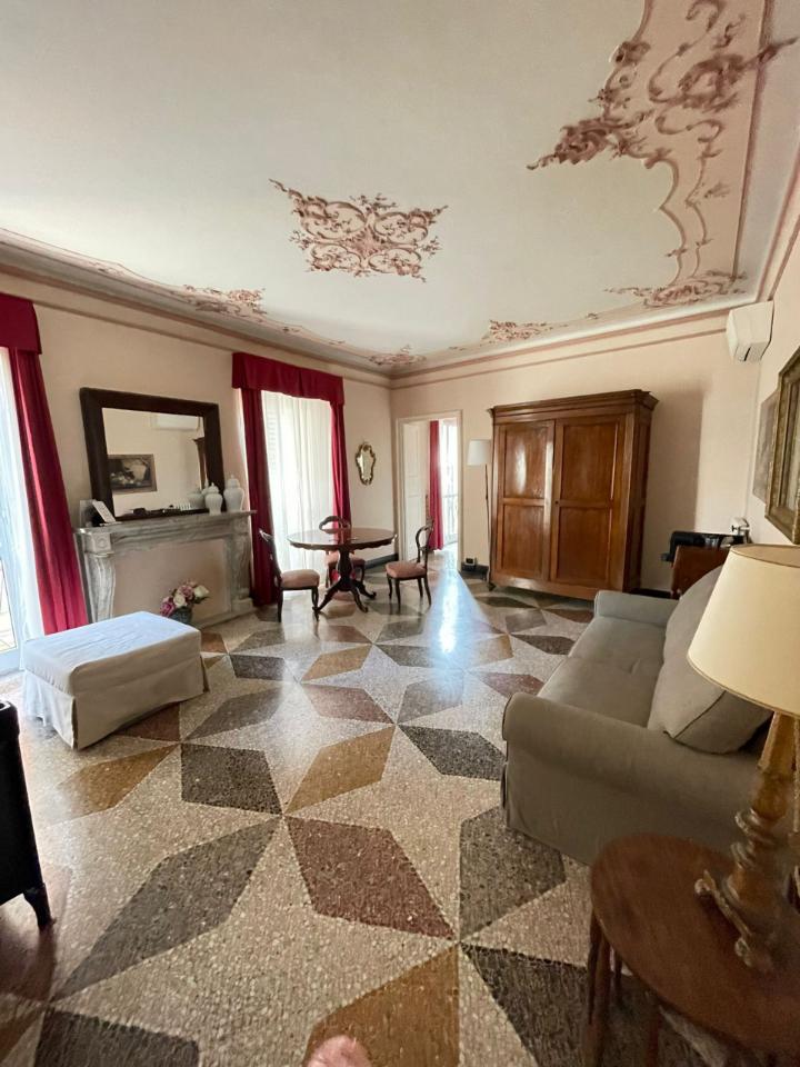 appartamento in affitto a Genova in zona Sottoripa / Maddalena / Molo