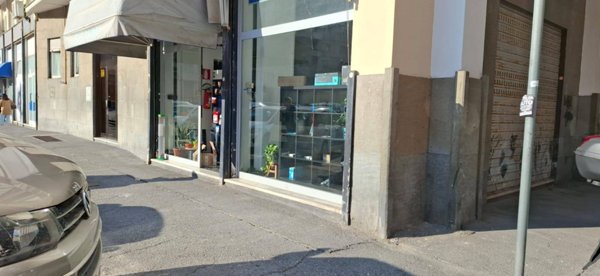 negozio in affitto a Genova in zona Foce