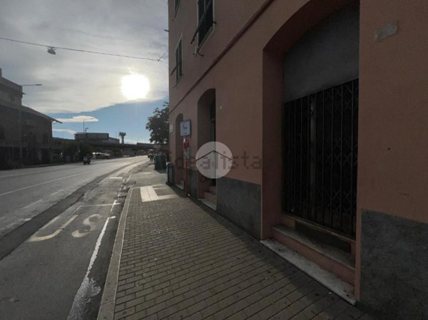 negozio in affitto a Genova in zona Cornigliano