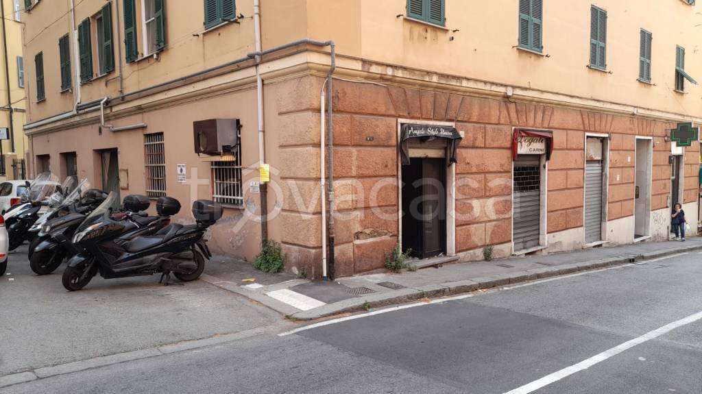 negozio in affitto a Genova in zona Lagaccio / Granarolo