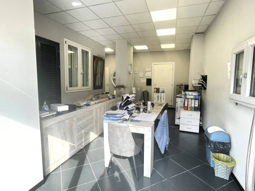 negozio in affitto a Genova in zona Molassana