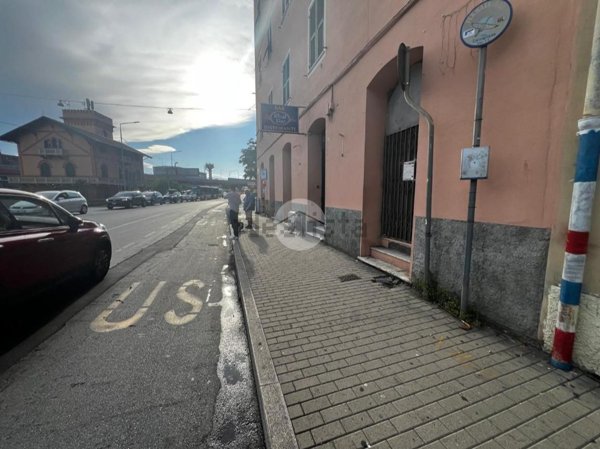 negozio in affitto a Genova in zona Cornigliano