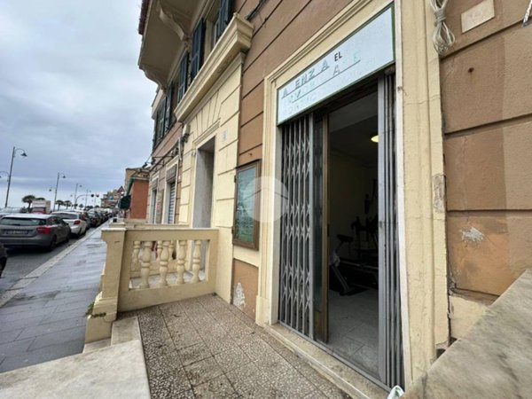 negozio in affitto a Genova in zona Pegli