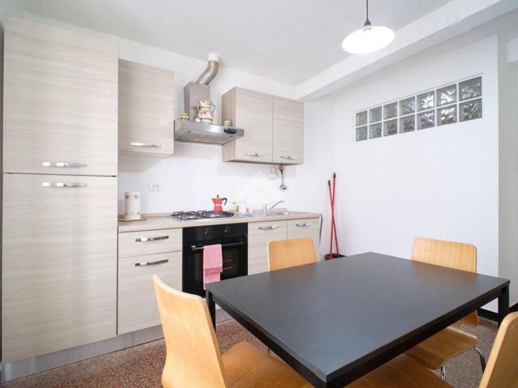 appartamento in affitto a Genova in zona Sottoripa / Maddalena / Molo