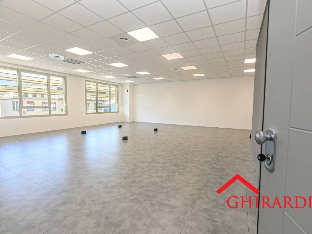 ufficio in affitto a Genova in zona Sestri Ponente