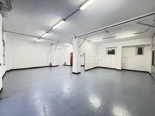 locale commerciale in affitto a Genova