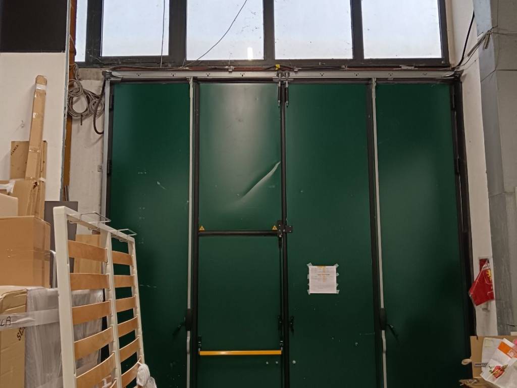 locale commerciale in affitto a Genova in zona Cornigliano