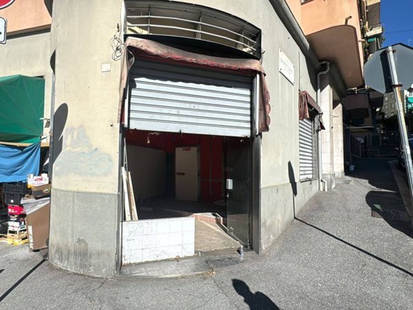 negozio in affitto a Genova in zona San Martino