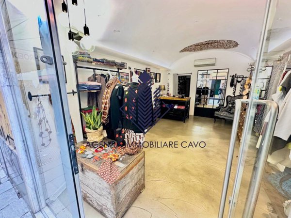negozio in affitto a Genova in zona San Vincenzo