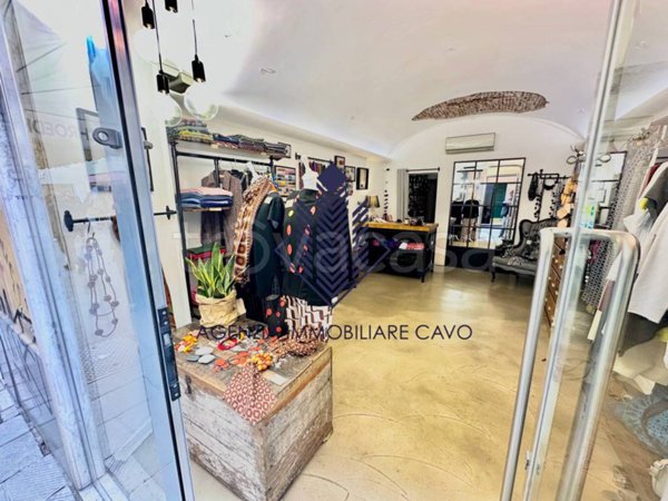 negozio in affitto a Genova in zona San Vincenzo