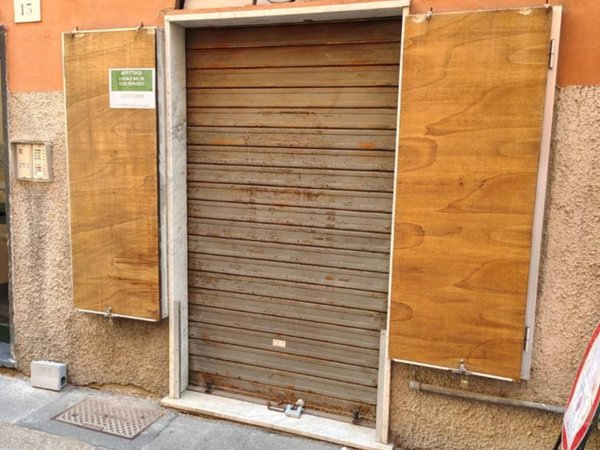 negozio in affitto a Genova in zona Sestri Ponente