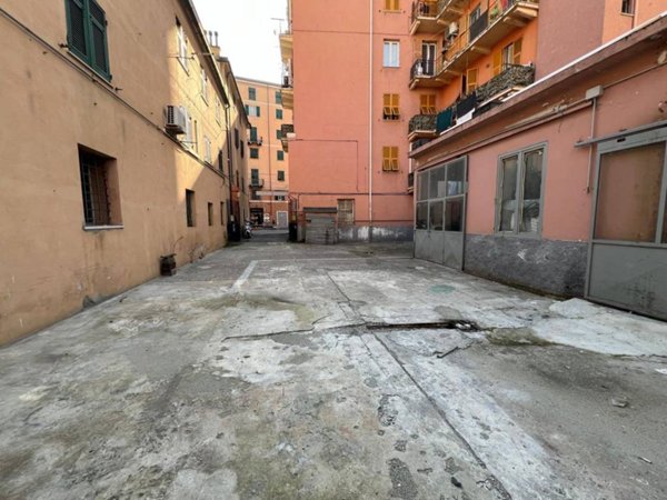 negozio in affitto a Genova in zona Sampierdarena