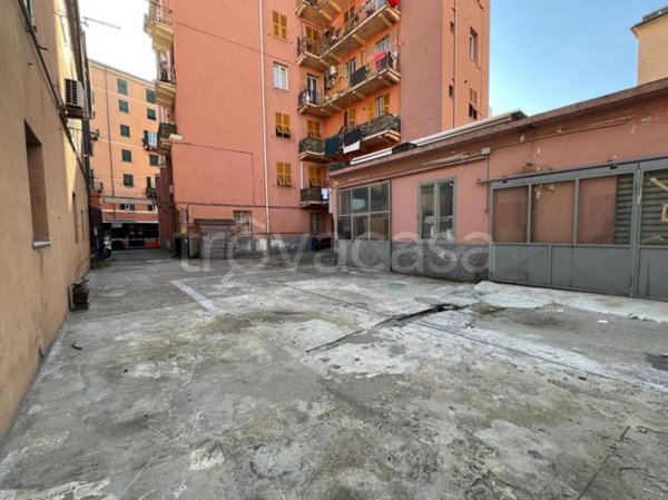 negozio in affitto a Genova in zona Sampierdarena