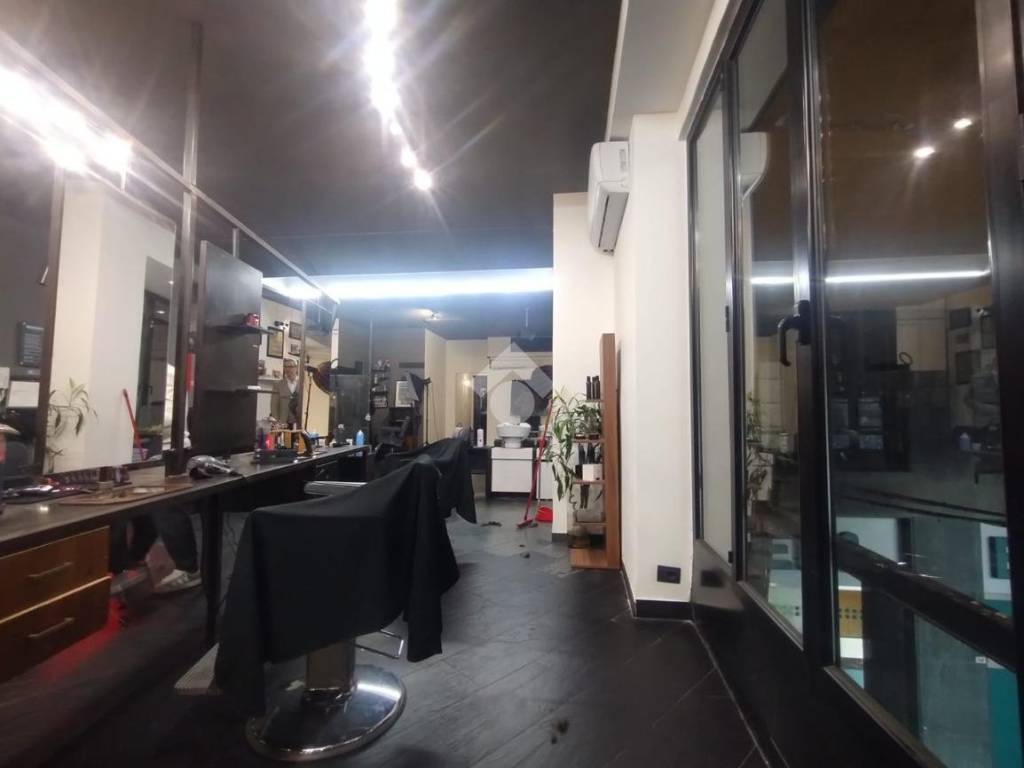 negozio in affitto a Genova