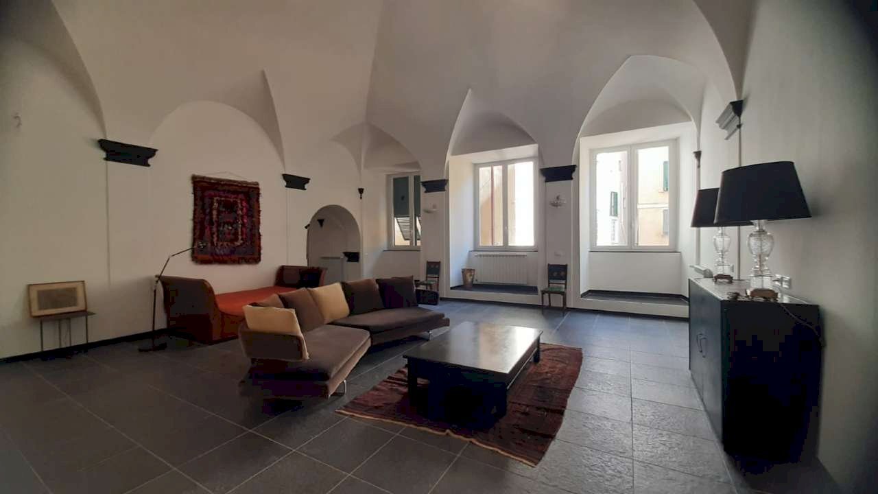 appartamento in affitto a Genova in zona Sottoripa / Maddalena / Molo