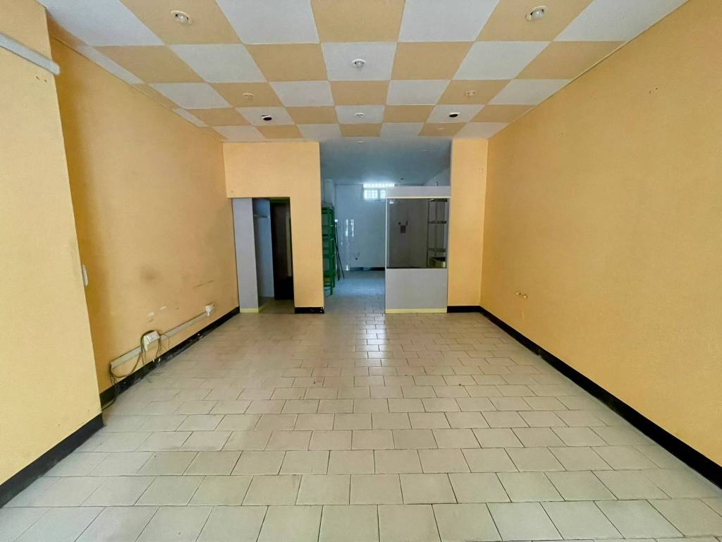 negozio in affitto a Genova in zona Certosa