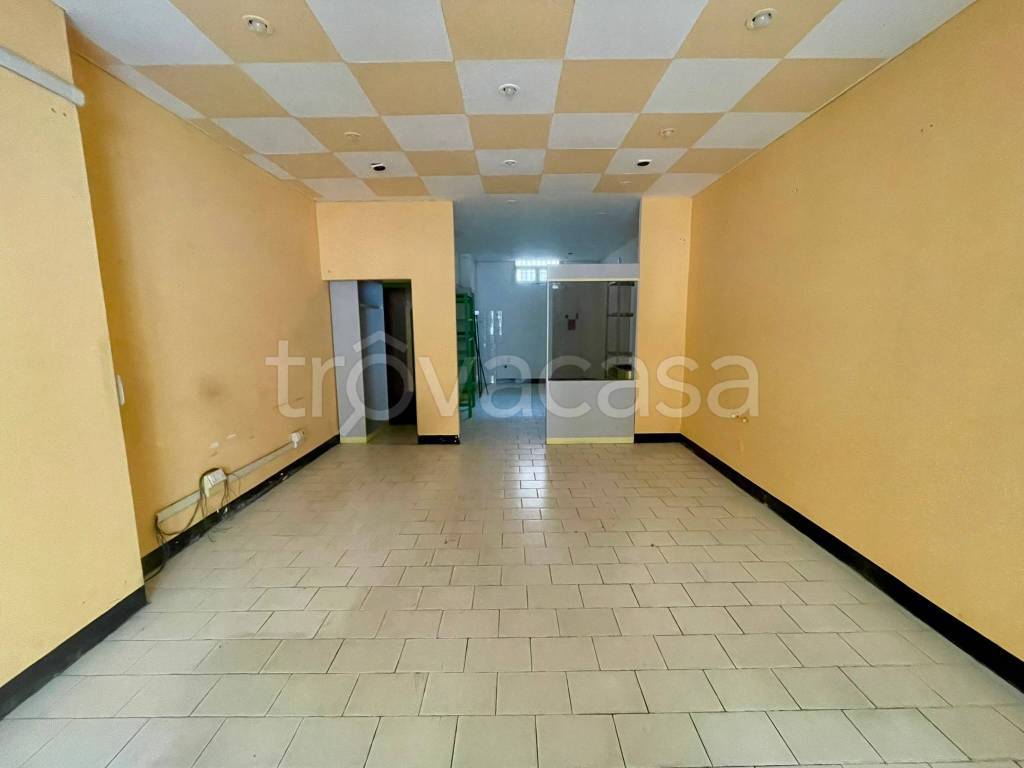 negozio in affitto a Genova in zona Rivarolo