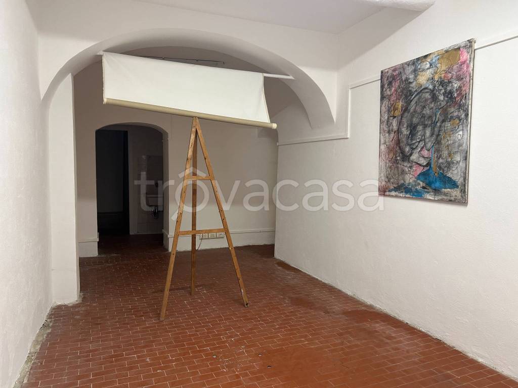 negozio in affitto a Genova in zona Sottoripa / Maddalena / Molo