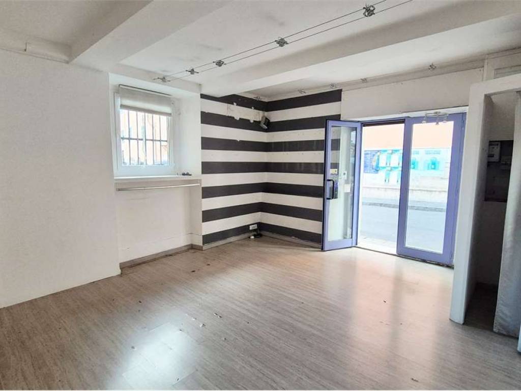 negozio in affitto a Genova in zona San Martino