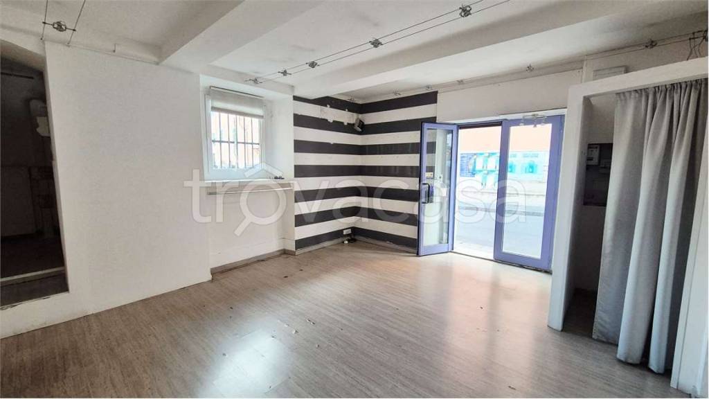 negozio in affitto a Genova in zona San Martino