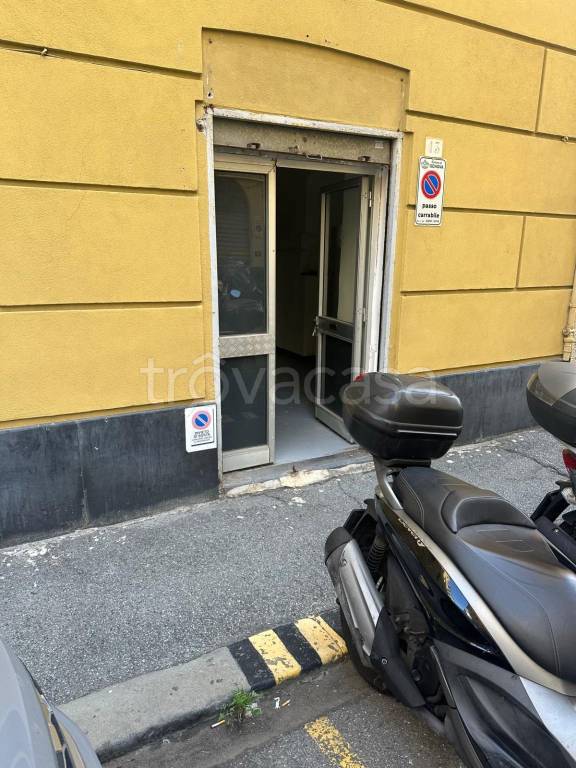 negozio in affitto a Genova in zona Foce