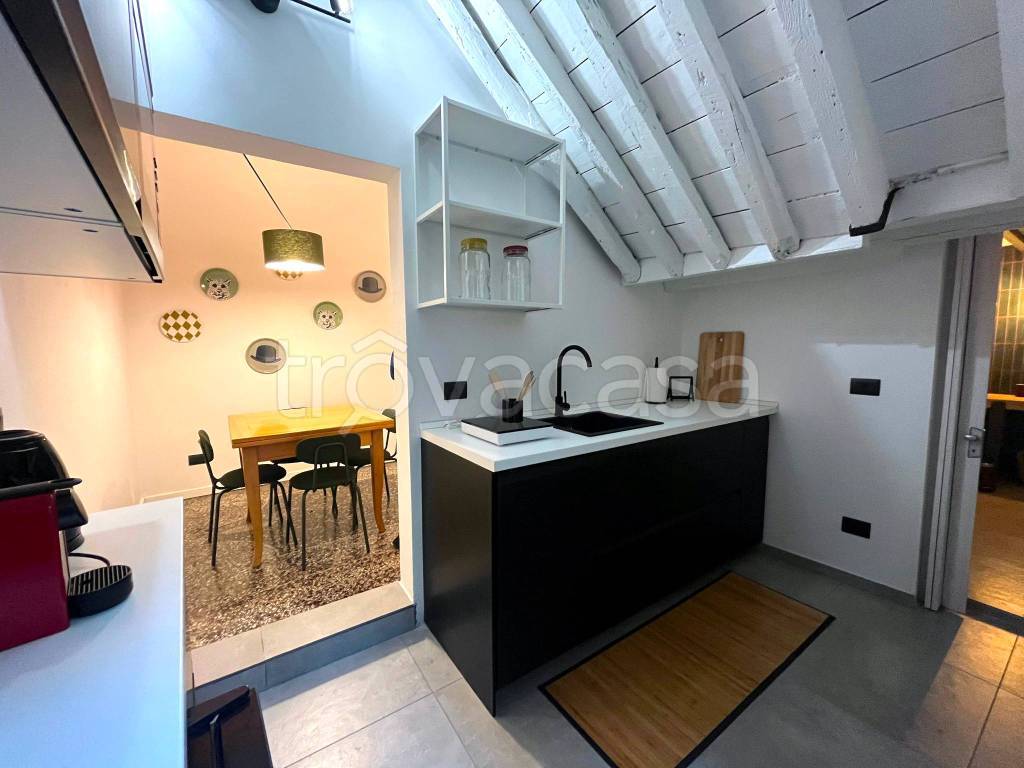 appartamento in affitto a Genova in zona Sottoripa / Maddalena / Molo