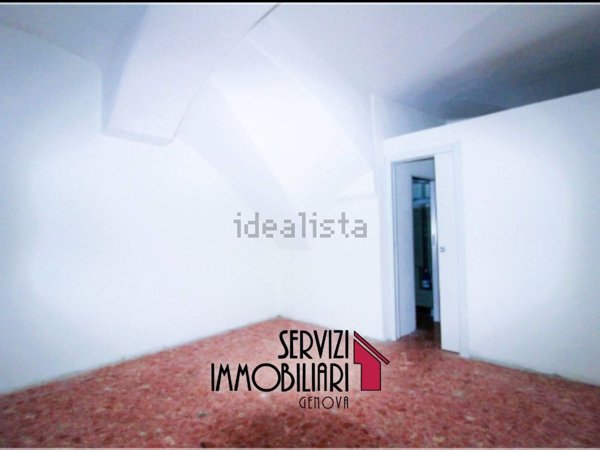 negozio in affitto a Genova in zona Sottoripa / Maddalena / Molo