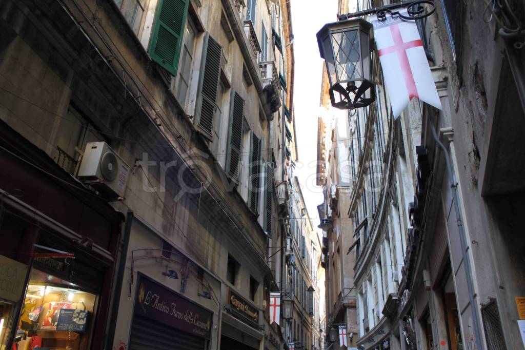 negozio in affitto a Genova in zona Sottoripa / Maddalena / Molo