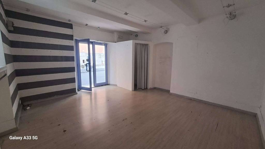 negozio in affitto a Genova in zona San Martino