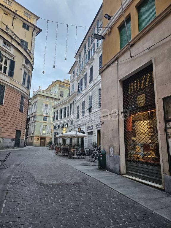 negozio in affitto a Genova in zona Sottoripa / Maddalena / Molo