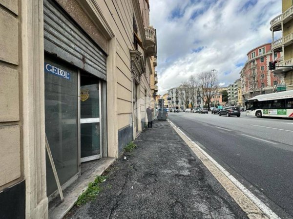 negozio in affitto a Genova in zona Cornigliano