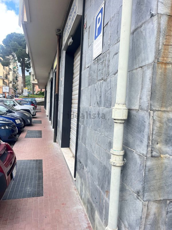 negozio in affitto a Genova in zona Molassana