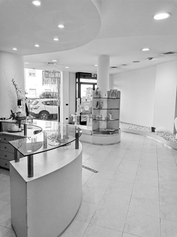 negozio in affitto a Genova in zona San Martino