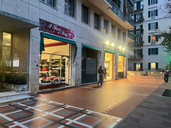 negozio in affitto a Genova in zona Carignano