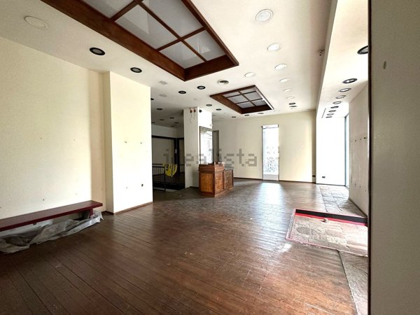 negozio in affitto a Genova in zona Foce